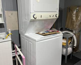 Stackable washer/dryer