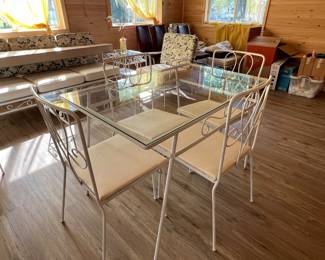 Iron table/chairs