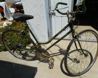 Vintage Schwinn Varsity 10 speed bicycle