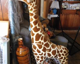 Tall plush giraffe (lots of plushes)