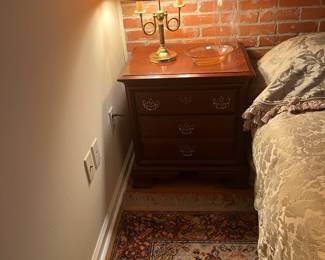 $90 Night stand 24W 19D 27T