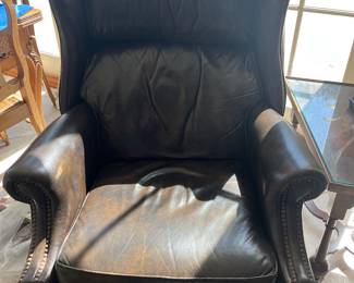 $150 wing back brown nailhead Manuel recliner as is 33Wv39D 42T