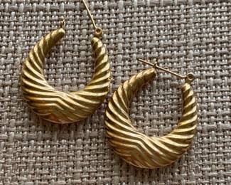 #151 - $70 - 14kt gold small hoops earring 2.83 grams