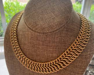 #146 - $1,385 - 14kt gold choker necklace open links 17"L
