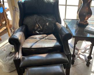 $150 wing back brown nailhead Manuel recliner as is 33Wv39D 42T