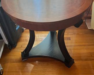 $100 round side table with 3 legs 30W 30T