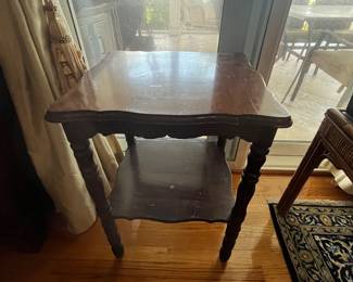 $60 square side table 20x 18x 28