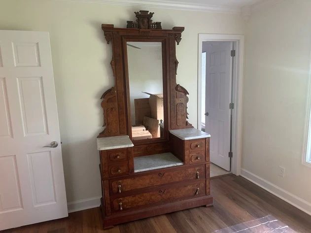 ANTIQUE VICTORIAN STYLE DRESSER