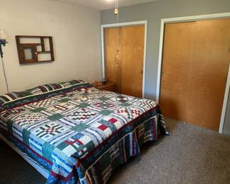 King Size Bed w/BeautyRest Silver Mattress Set