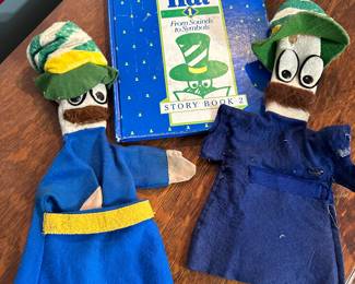 VTG High Hat Story Book 2 w/ Puppets!