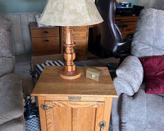 Amish End Table (1 of 2)