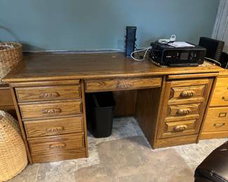 Solid Oak Desk! Beautiful!