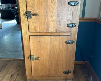 Antique FRIGIDAIRE Ice Box