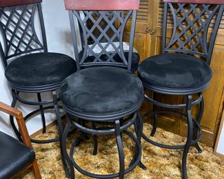 4 like-new barstools