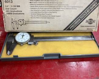Dial caliper 
