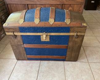 Camelback truck (inside lined with fabric)