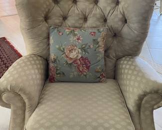 Recliner wing chair