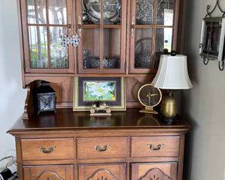 Medium size tradition style cupboard