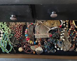 Costume jewelry (sample)