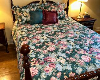 … Four Poster Queen Bed …