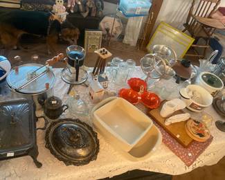 Fun kitchenware items, lots of pampered chef and Tupperware in house