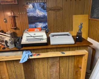 Vintage typewriters, radios and decanters