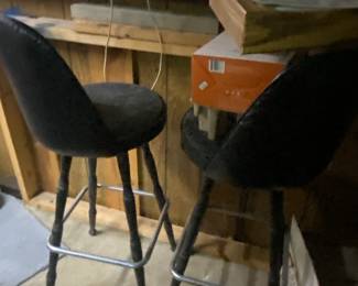 2 matching bar stools