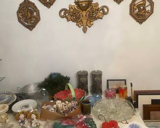 home interior wall dec, platters and figurines 