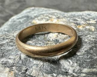 An antique 14K gold band, marked 14k inside. Total approx. weight of 2.83 grams and a size 6.5.