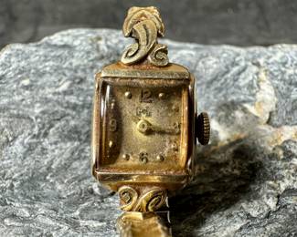 Antique Gensler-Lee "G & L" 14k gold watch on a Speidel bracelet. Winds up and runs. Marked 14k on back of case. 16mm case size with bezel and 29mm lug to lug. Total approx. weight of 12.87 grams.