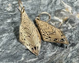 A pair of stunning vintage 14k gold earrings. They measure 3/4'' tall and have a total approx. weight of .60 grams.