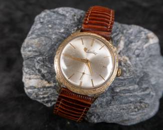 Vintage 14K gold Lucien Piccard watch, marked 14K gold and on a genuine leather band. Winds up and works. 36.5mm case size with bezel and 41mm lug to lug. Total approx. weight of 28.71 grams.