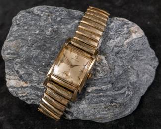 Vintage Hamilton automatic watch with a 10k gold-filled bezel in running condition. Features a Kreisler stainless band. 25mm case size and 36mm lug to lug. Marked 10k gold-filled bezel on back of case.