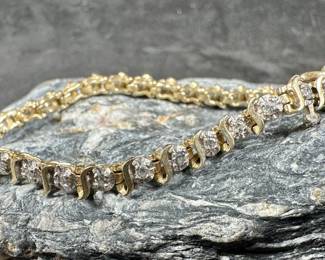 A stunning 14k gold bracelet with real diamonds. Marked 14k on clasp and total approx. weight of 8.24 grams. Measures 7.5'' in length. Diamonds were professionally tested.