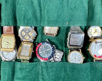 This lot features ten assorted vintage watches and a leather watch travel case by Levenger. Some of the watches include the makers Advance, Gruen, Bulova, Rumours & more.