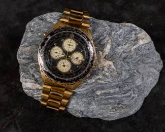 Vintage Seiko Flightmaster quartz watch on an original Seiko bracelet. Appears to need at least a new battery to operate. 43mm case size with bezel and 45mm lug to lug. Appears to fit a 7-7.25'' wrist.