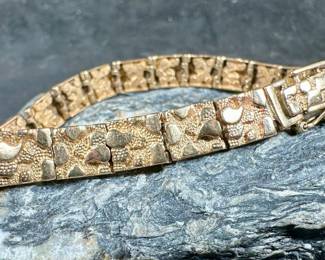 A vintage 14k gold "nugget" style bracelet. Marked 14k on clasp and total approx. weight of 14.65 grams. Measures 8.5'' in length. Professionally tested positive for 14k gold.