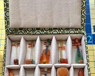 Chinese small art pieces