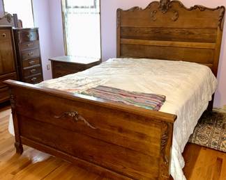 Antique full size bed