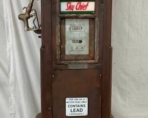 SIDE 2 VIEW GAS PUMP