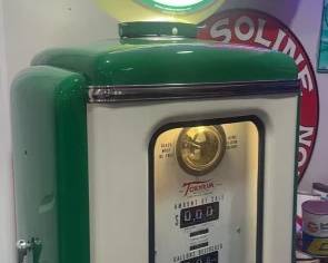 W/ LIGHTED SINCLAIR GLOBE