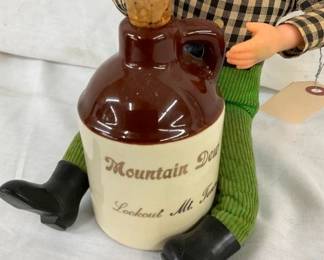 UNUSUAL STORE DISPLAY