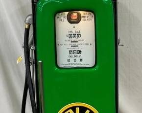 SIDE 2 VIEW GAS PUMP