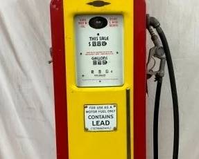 BENNETT 383B ROAR W/ GILMORE GAS PUMP