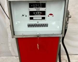 SIDE 2 VIEW GAS PUMP