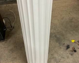 FLUTED POLE W/ BASE