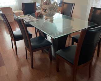 Dinning table with chairs 