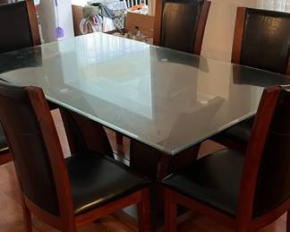 Dining Table w/ 6 chairs 