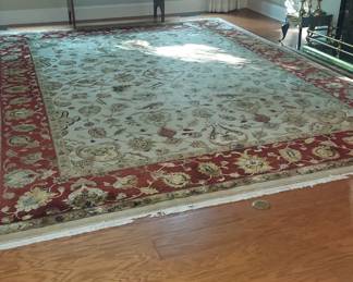12 x 9 wool rug. pet free/ Smoke free home