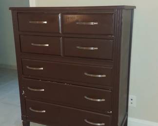 chest of drawers